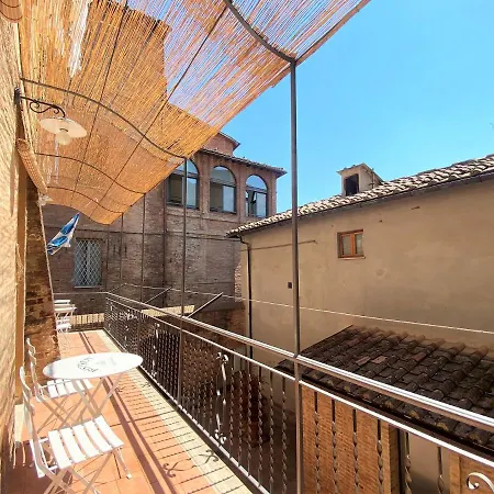 شقة La Fonte-with Balcony Close By Piazza Del Campo سيينا