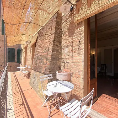 La Fonte-with Balcony Close By Piazza Del Campo * Siena