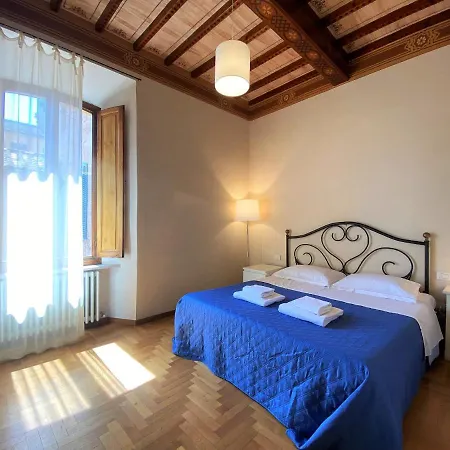 Apartment La Fonte-with Balcony Close By Piazza Del Campo Siena