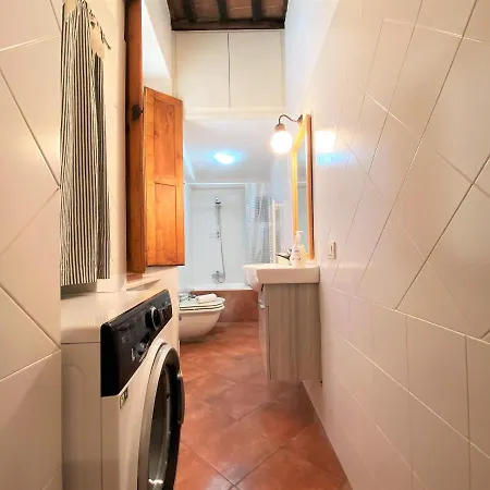Apartment La Fonte-with Balcony Close By Piazza Del Campo