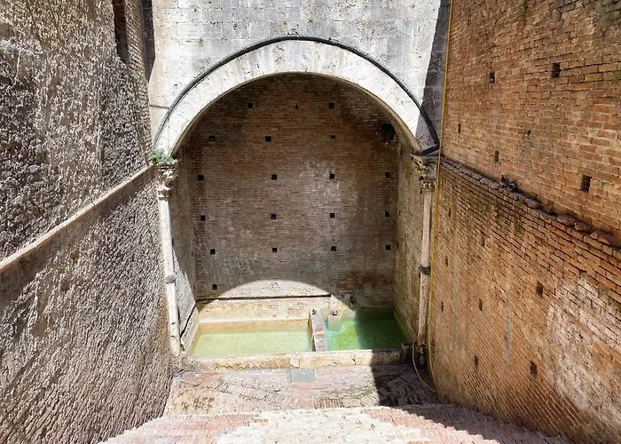 La Fonte-with Balcony Close By Piazza Del Campo * Siena