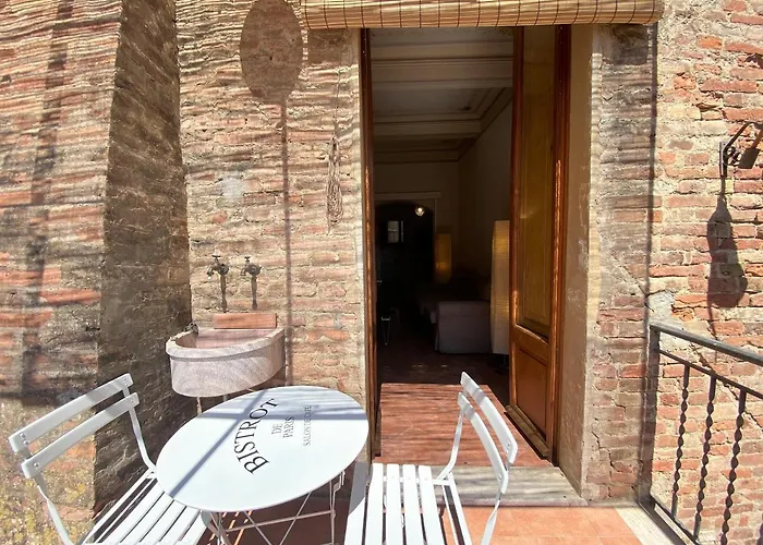 Апартаменти La Fonte-with Balcony Close By Piazza Del Campo Сієна