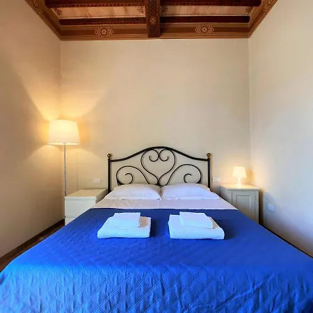 La Fonte-with Balcony Close By Piazza Del Campo Siena