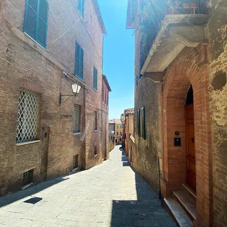 La Fonte-with Balcony Close By Piazza Del Campo *