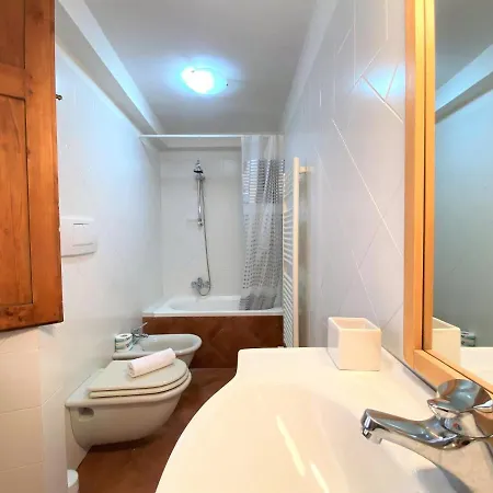 La Fonte-with Balcony Close By Piazza Del Campo سيينا